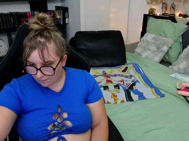 ElvinnaLaFrancaise webcam