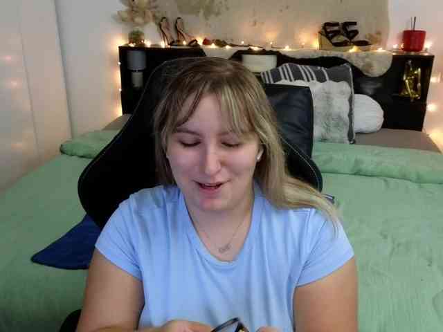 ElvinnaLaFrancaise webcam