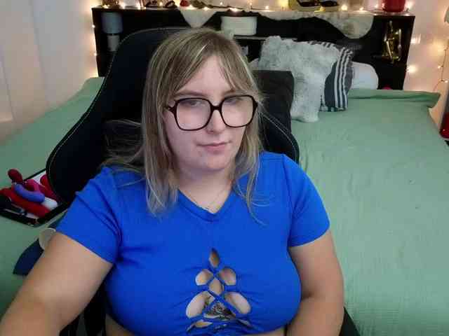 ElvinnaLaFrancaise webcam