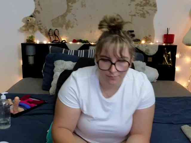 ElvinnaLaFrancaise webcam