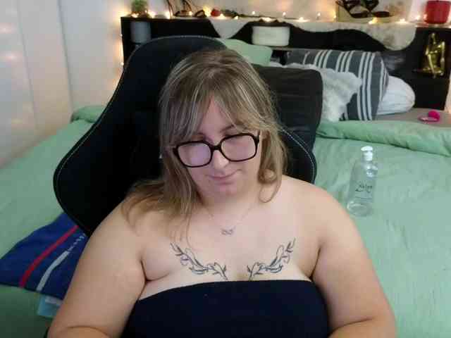 ElvinnaLaFrancaise webcam