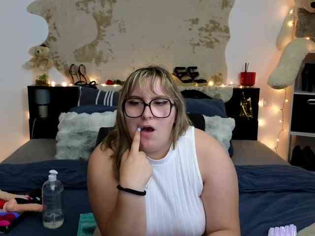 ElvinnaLaFrancaise webcam