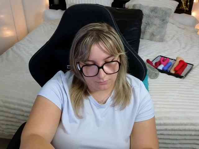 ElvinnaLaFrancaise webcam