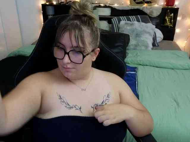 ElvinnaLaFrancaise webcam