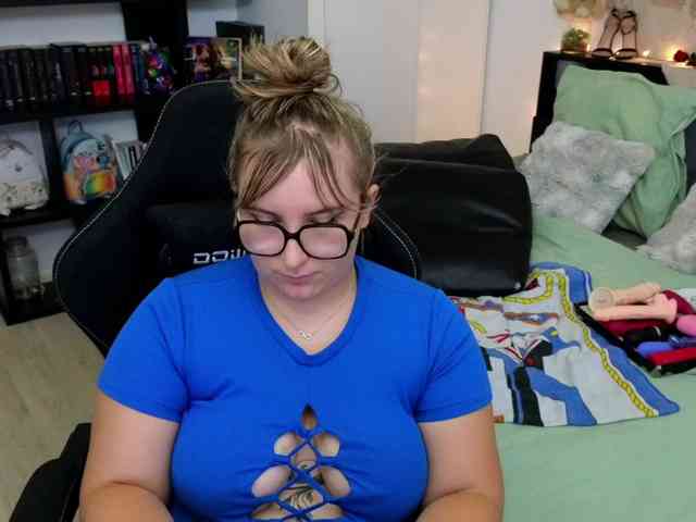 ElvinnaLaFrancaise webcam