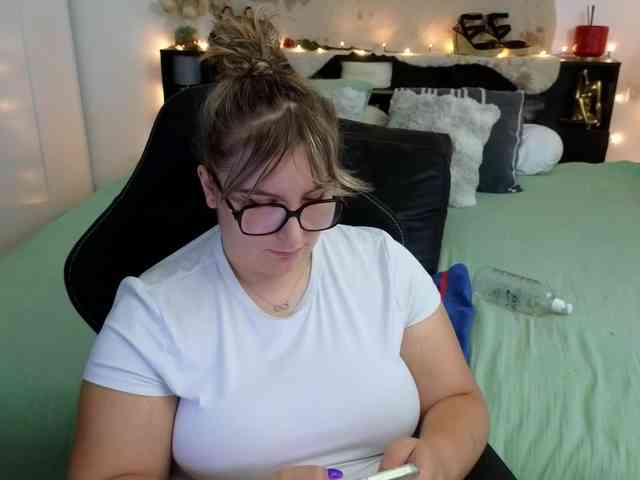 ElvinnaLaFrancaise webcam