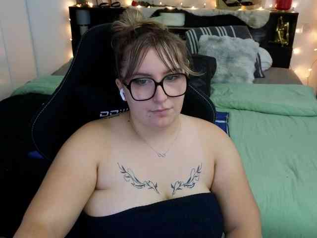 ElvinnaLaFrancaise webcam