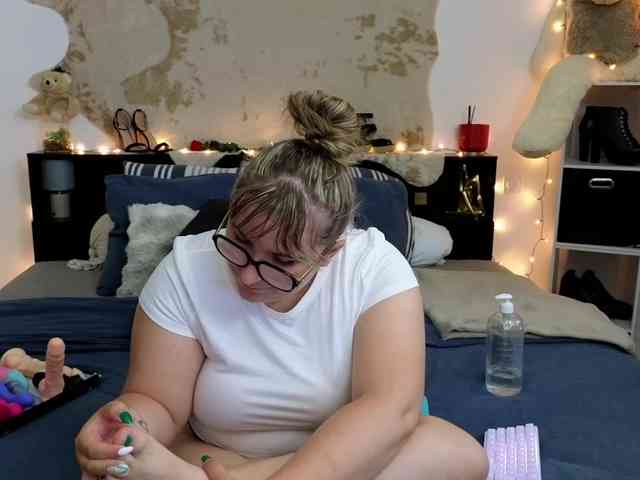 ElvinnaLaFrancaise webcam
