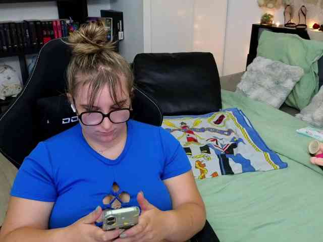 ElvinnaLaFrancaise webcam