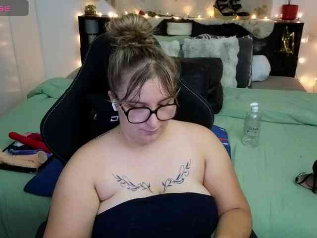 ElvinnaLaFrancaise webcam