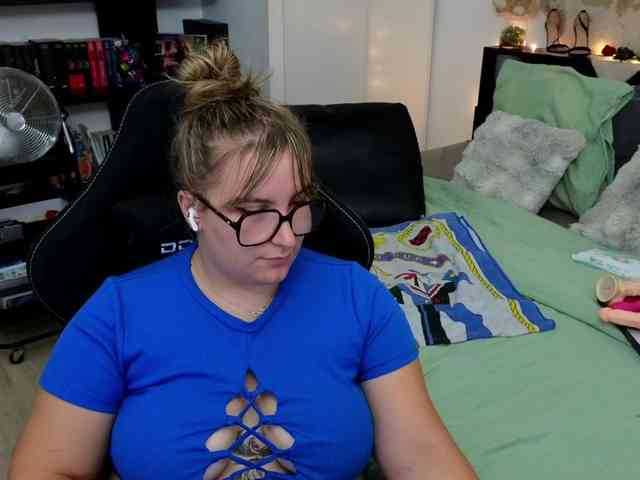 ElvinnaLaFrancaise webcam