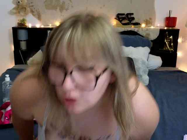 ElvinnaLaFrancaise webcam