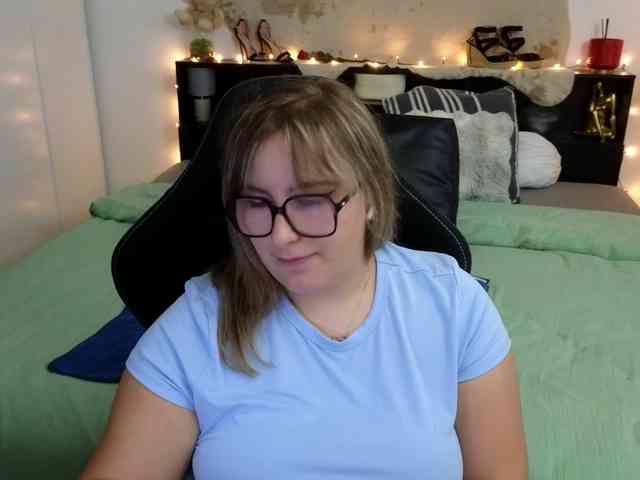 ElvinnaLaFrancaise webcam