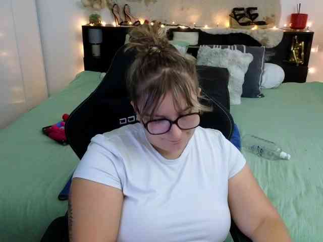 ElvinnaLaFrancaise webcam