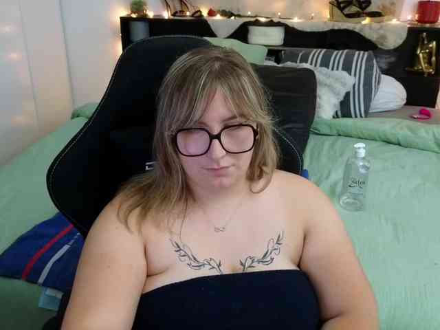 ElvinnaLaFrancaise webcam