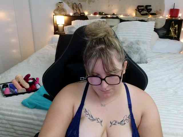 ElvinnaLaFrancaise webcam