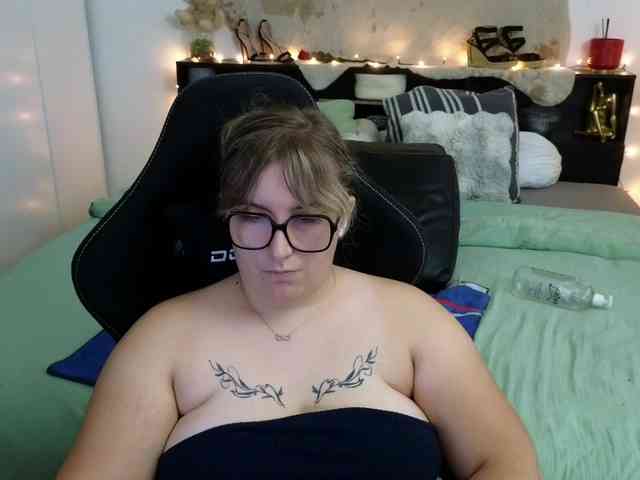 ElvinnaLaFrancaise webcam