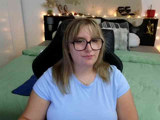 ElvinnaLaFrancaise webcam
