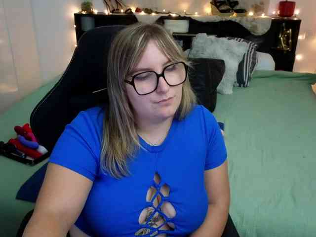 ElvinnaLaFrancaise webcam