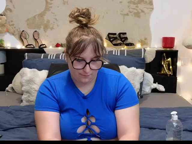 Modèle: ElvinnaLaFrancaise