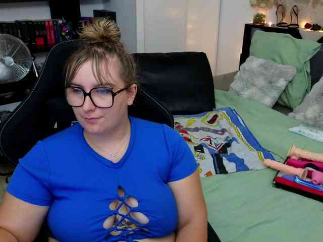 ElvinnaLaFrancaise webcam