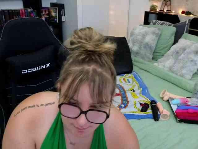 ElvinnaLaFrancaise webcam