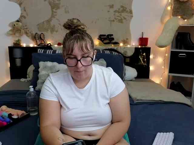 ElvinnaLaFrancaise webcam