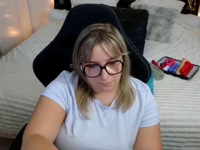 ElvinnaLaFrancaise webcam