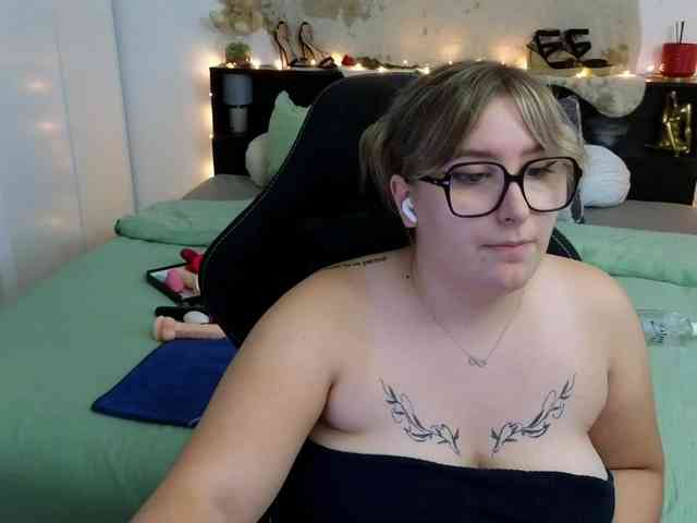 ElvinnaLaFrancaise webcam