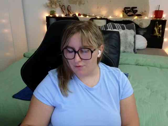 ElvinnaLaFrancaise webcam