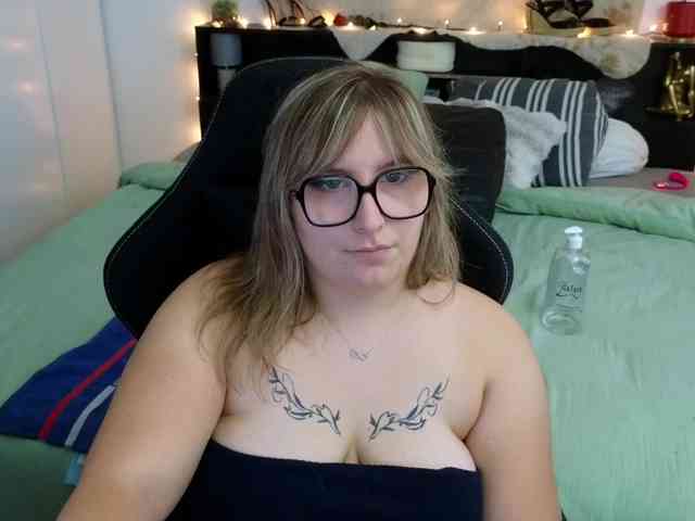 ElvinnaLaFrancaise webcam