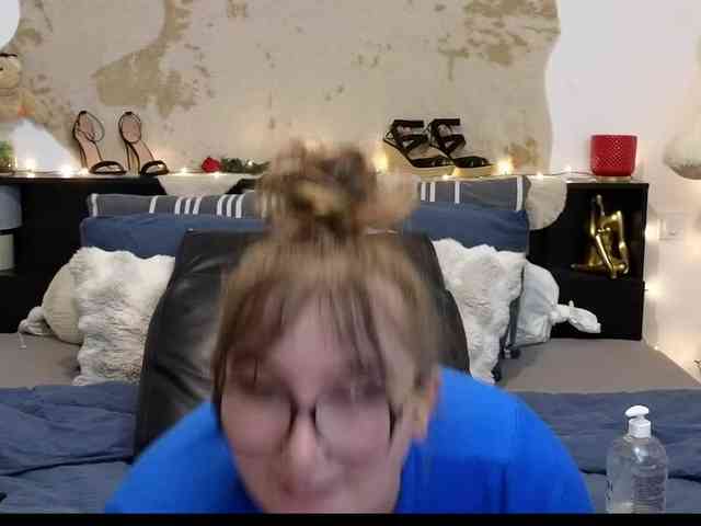 Modèle: ElvinnaLaFrancaise