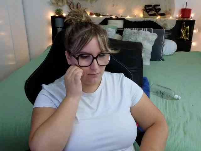 ElvinnaLaFrancaise webcam