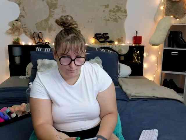 ElvinnaLaFrancaise webcam