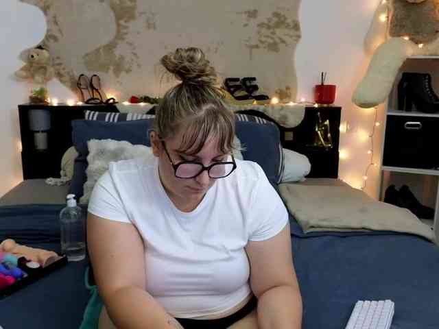 ElvinnaLaFrancaise webcam