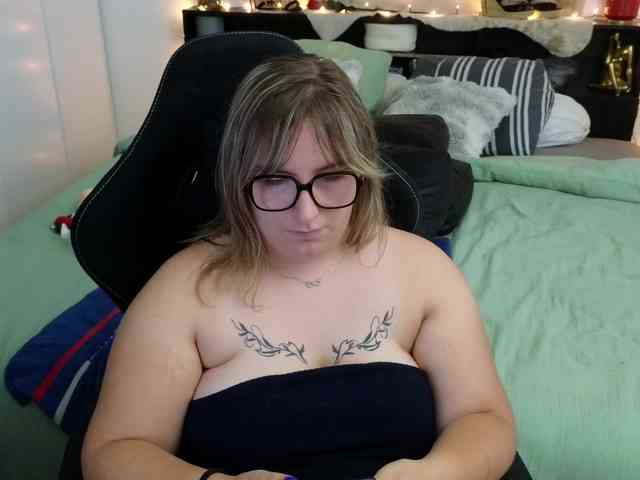 ElvinnaLaFrancaise webcam