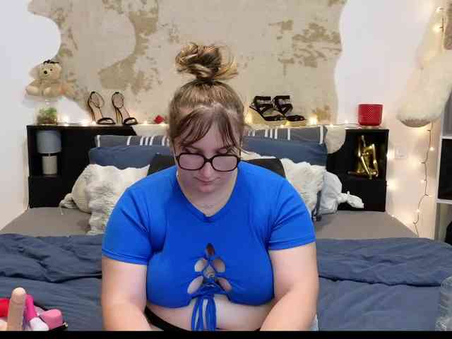 Modèle: ElvinnaLaFrancaise