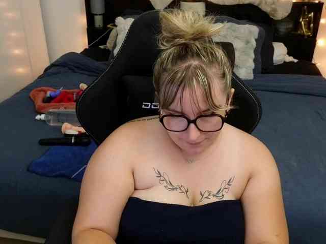 ElvinnaLaFrancaise webcam