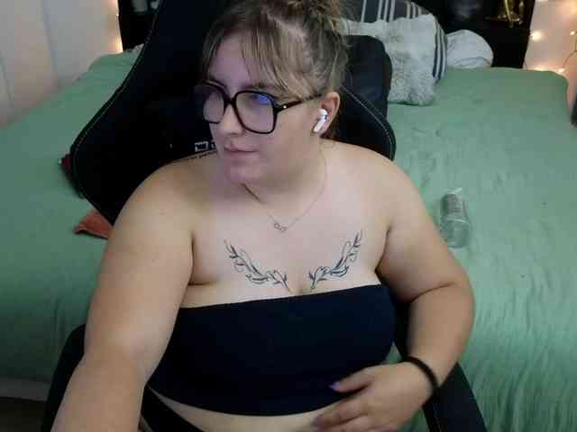 ElvinnaLaFrancaise webcam