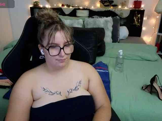 ElvinnaLaFrancaise webcam