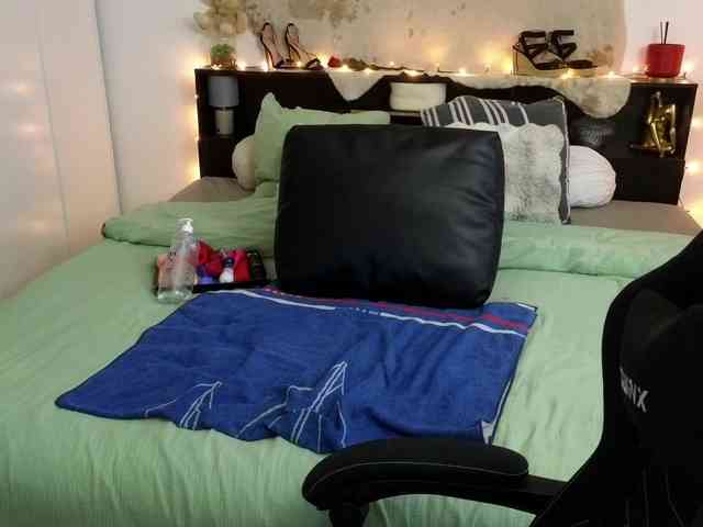 ElvinnaLaFrancaise webcam
