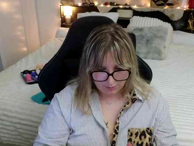 ElvinnaLaFrancaise webcam