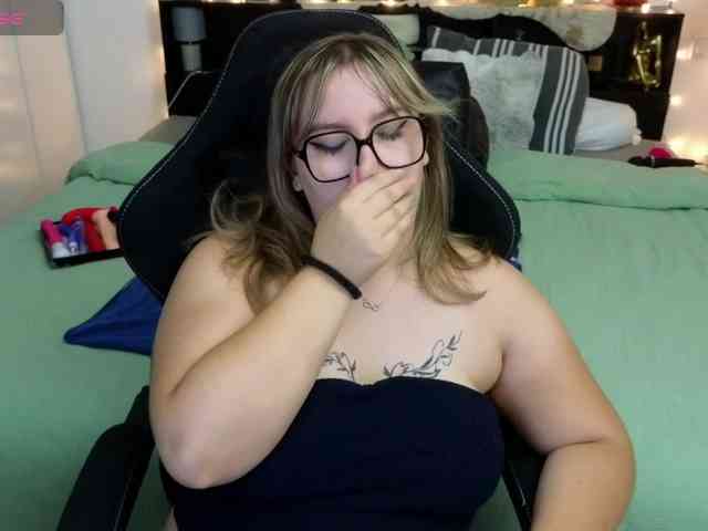 ElvinnaLaFrancaise webcam