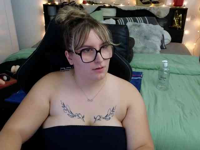 ElvinnaLaFrancaise webcam