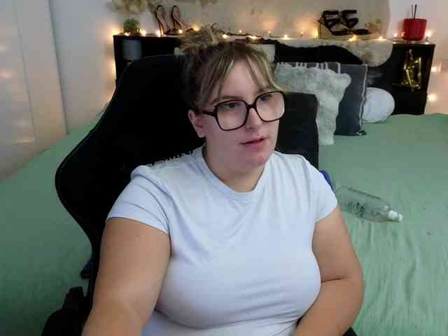 ElvinnaLaFrancaise webcam