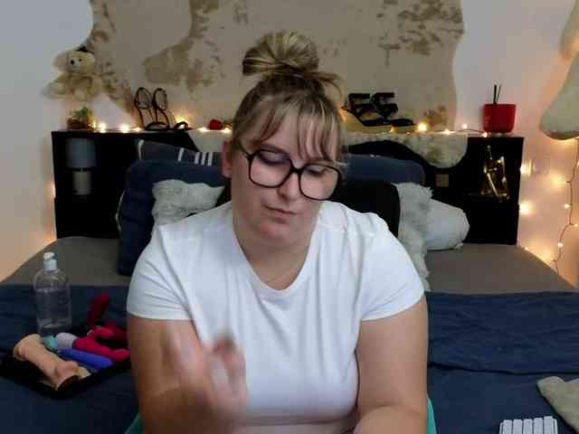 ElvinnaLaFrancaise webcam