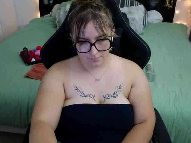 ElvinnaLaFrancaise webcam