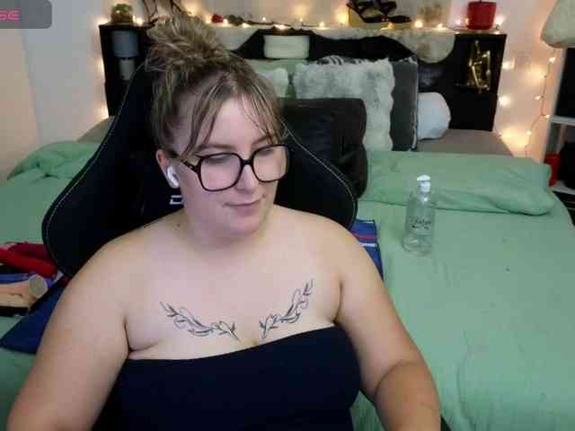 ElvinnaLaFrancaise webcam