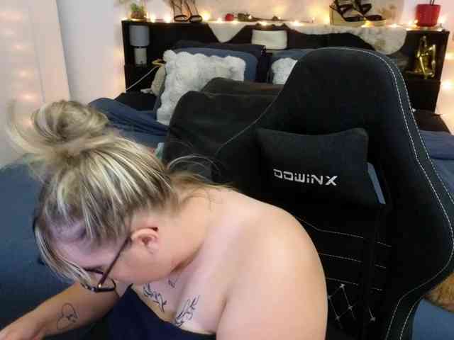 ElvinnaLaFrancaise webcam