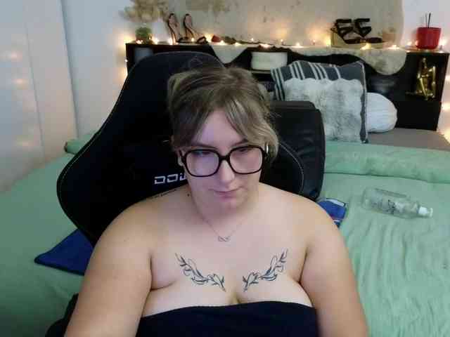 ElvinnaLaFrancaise webcam